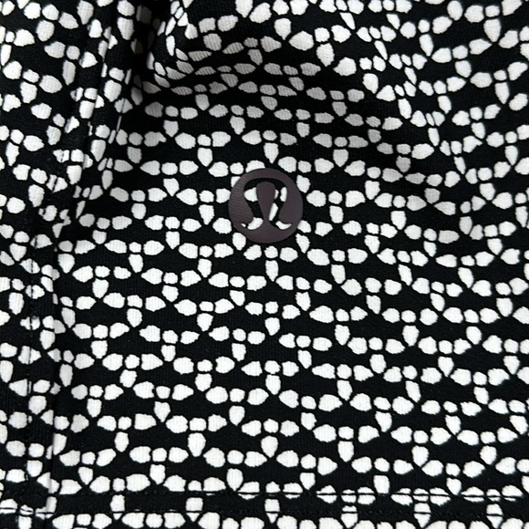 Lululemon On The Fly Short *2.5" Monochromic Black - Picture 5 of 6